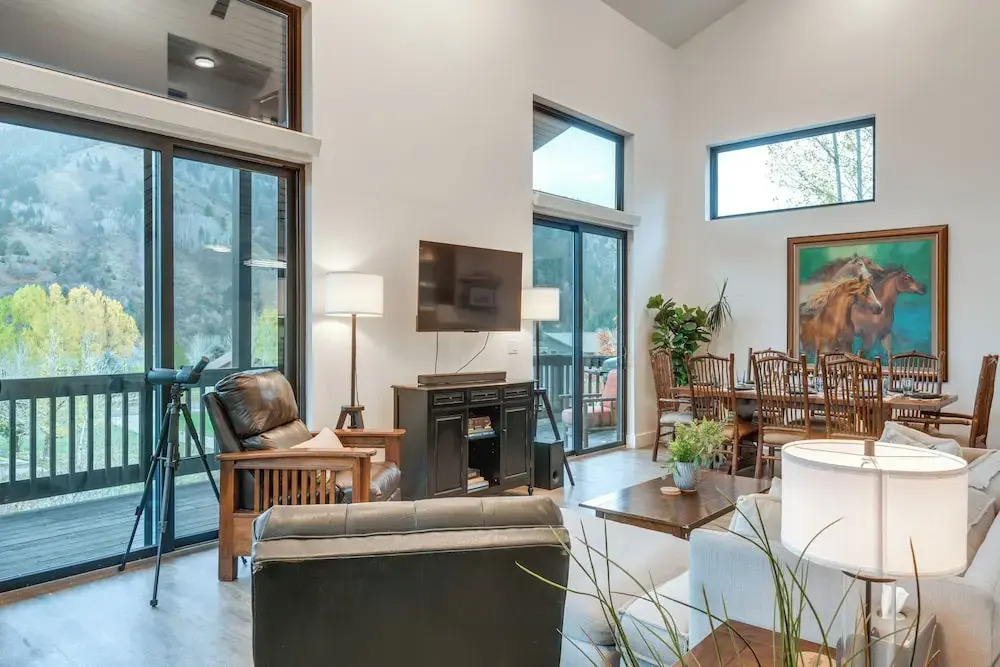 Mountain-view Home Near Hiking in Alpine!