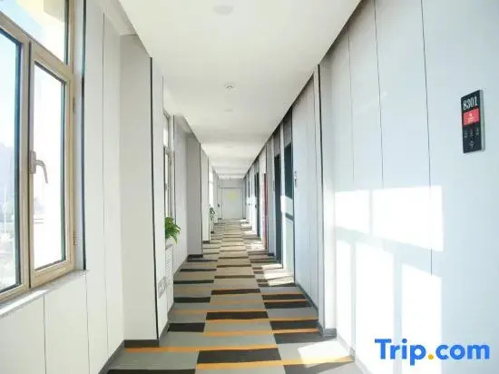 Shell Hotel (Ulanqab High Speed Railway Station Jining Sixth Middle School)