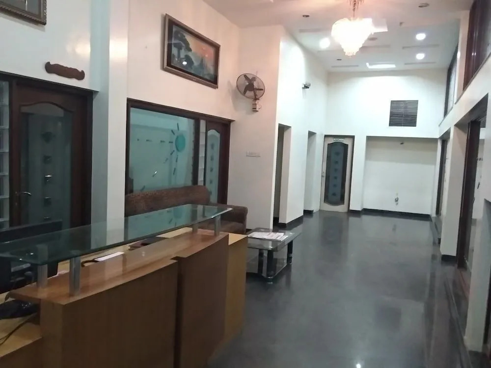 JK Rooms 122 Shaheen Lodging & Boarding