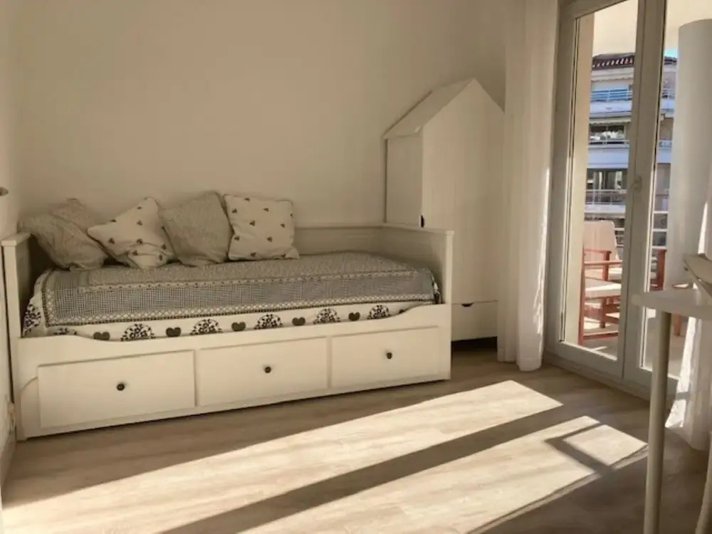 Terrace Apartment Near the Beach