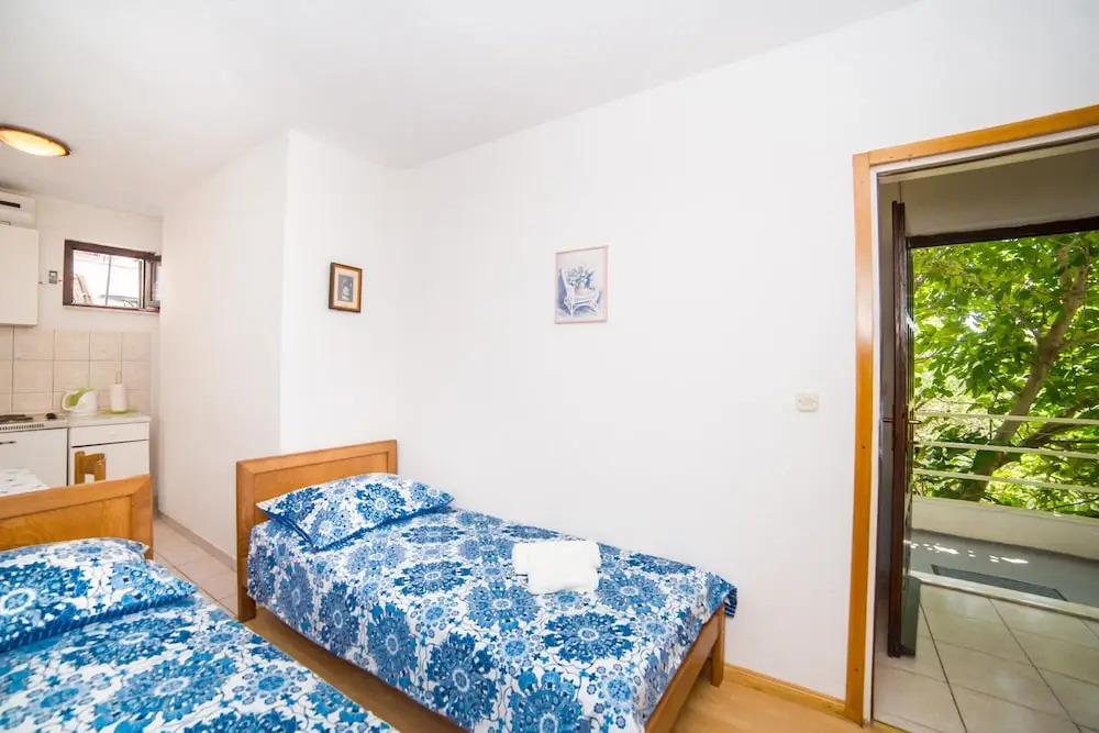 Studio Next to the Beach w Terrace and Parking