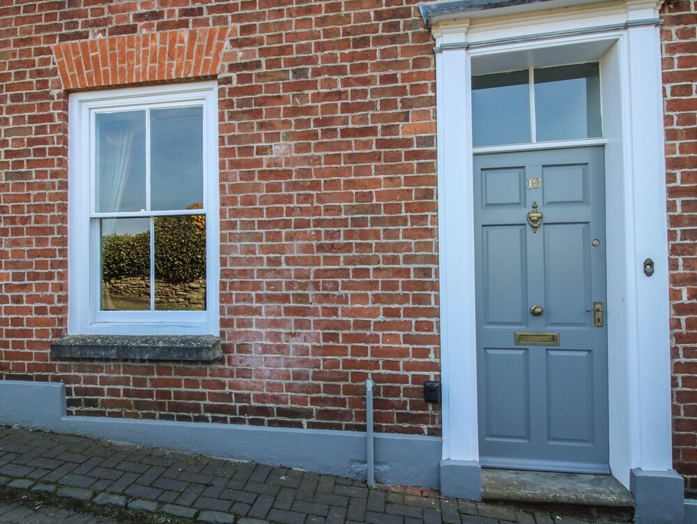 10 Upper Linney