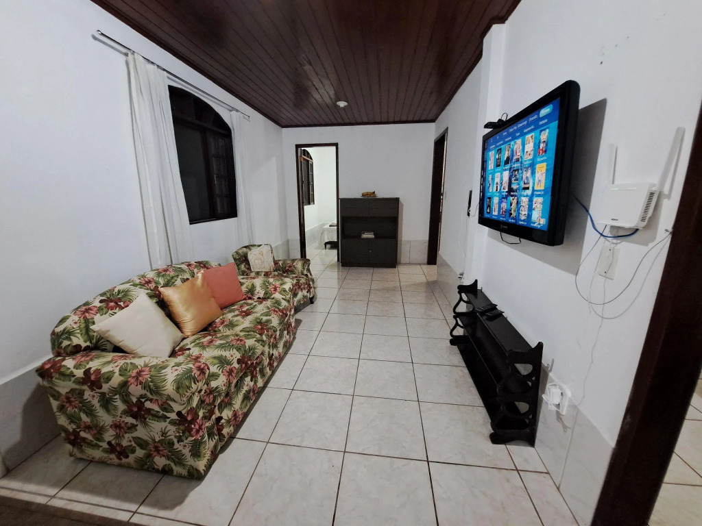 4 Quartos Espaçosos C/churrasqueira E Praia A 150m
