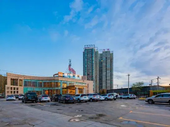 James Joyce Hotel (Korla Kongque River Railway Station Branch)