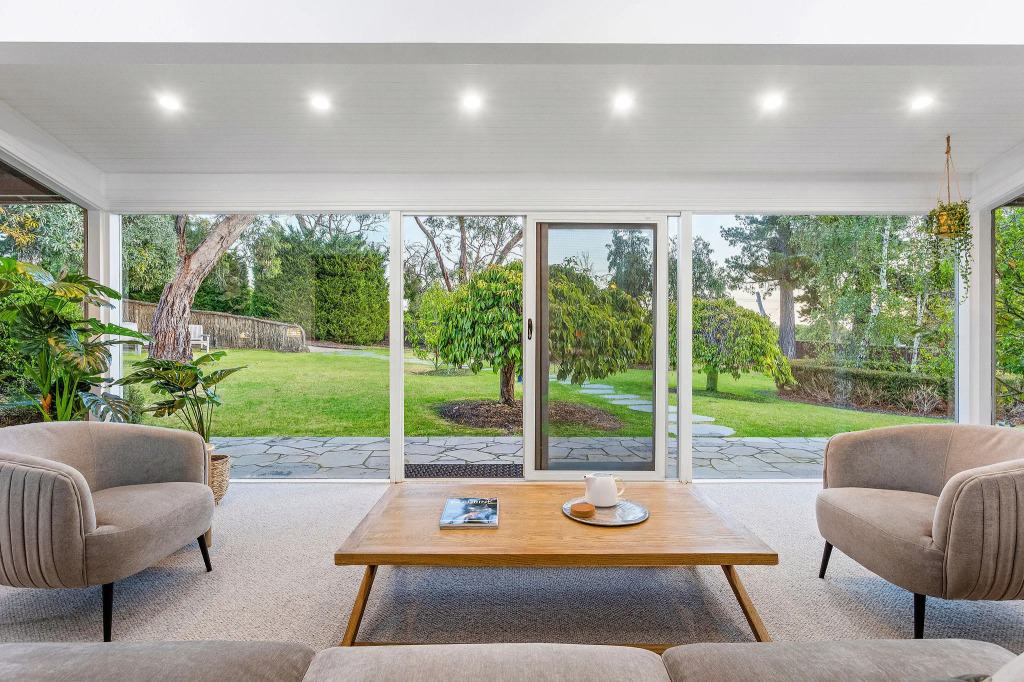Tranquil Estate With Pool Heated Spa Gardens