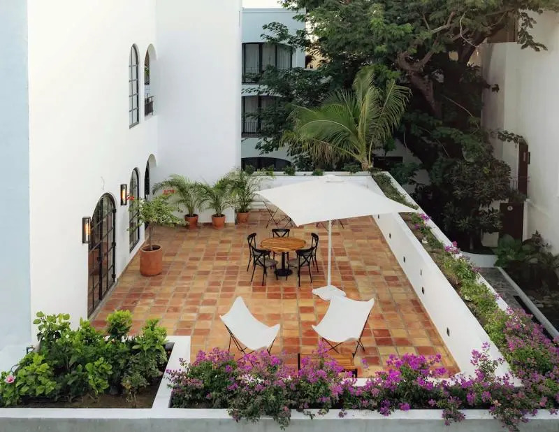 Tropicana Inn