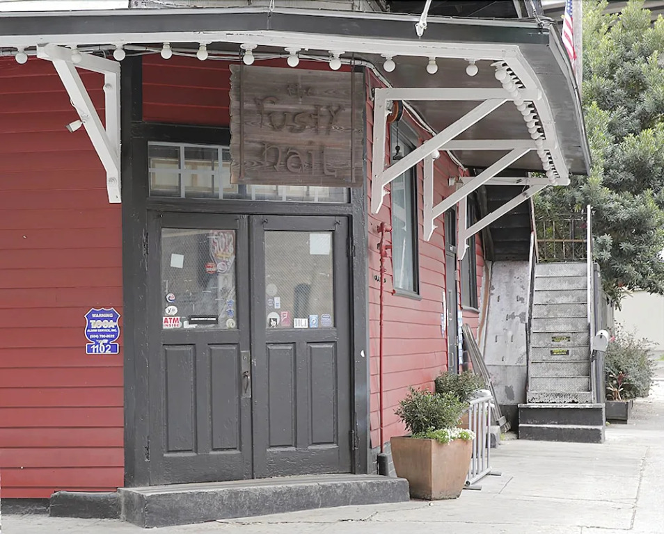 LARGE 2BR in Warehouse District HEART OF NOLA