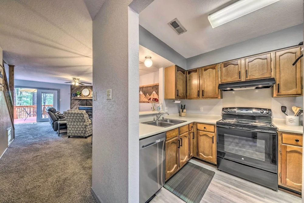 Hike, Golf & Explore: Ruidoso Retreat w/ Deck!