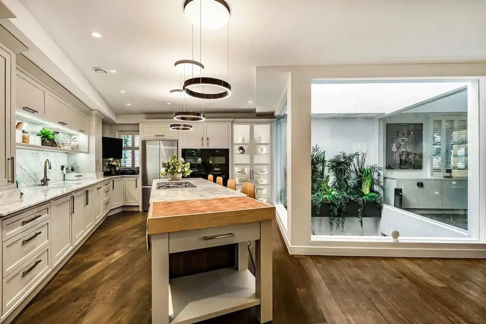 Luxury 3BR Mews Home w Courtyard AC Terrace