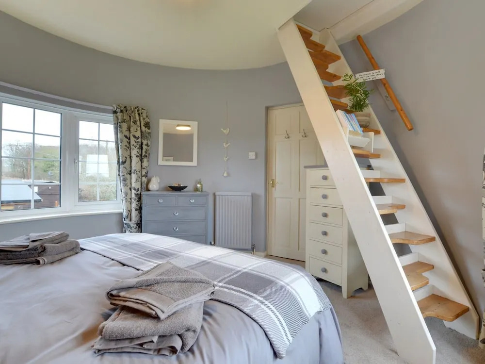 Vintage Holiday Home in Woodchurch With Parking