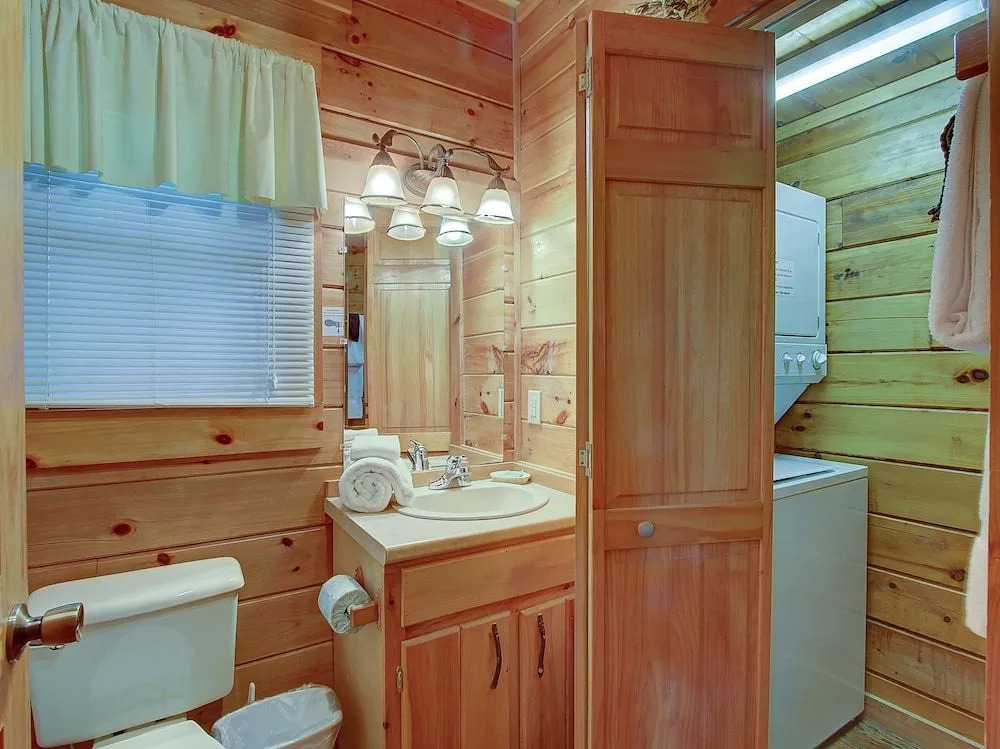 Autumn Leaves 1 Bedroom 1 Bathroom Cabin
