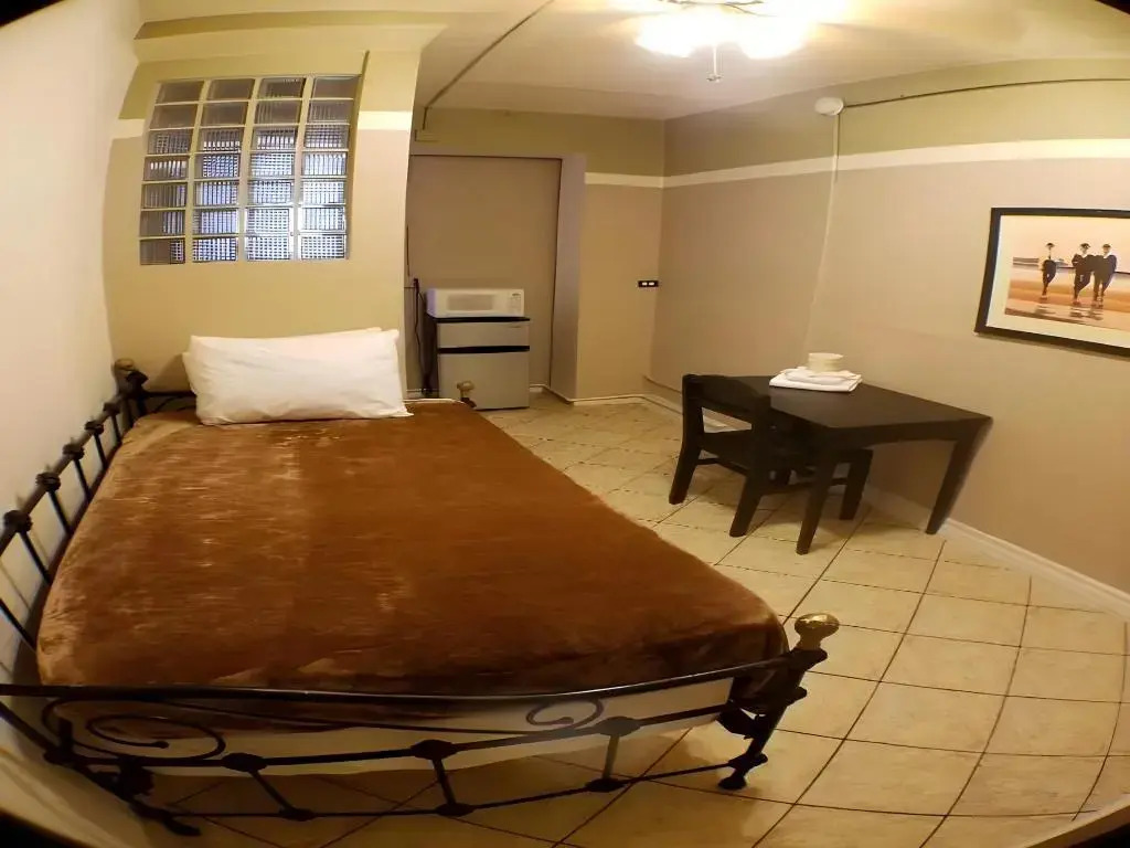 Monterey Inn Hotel