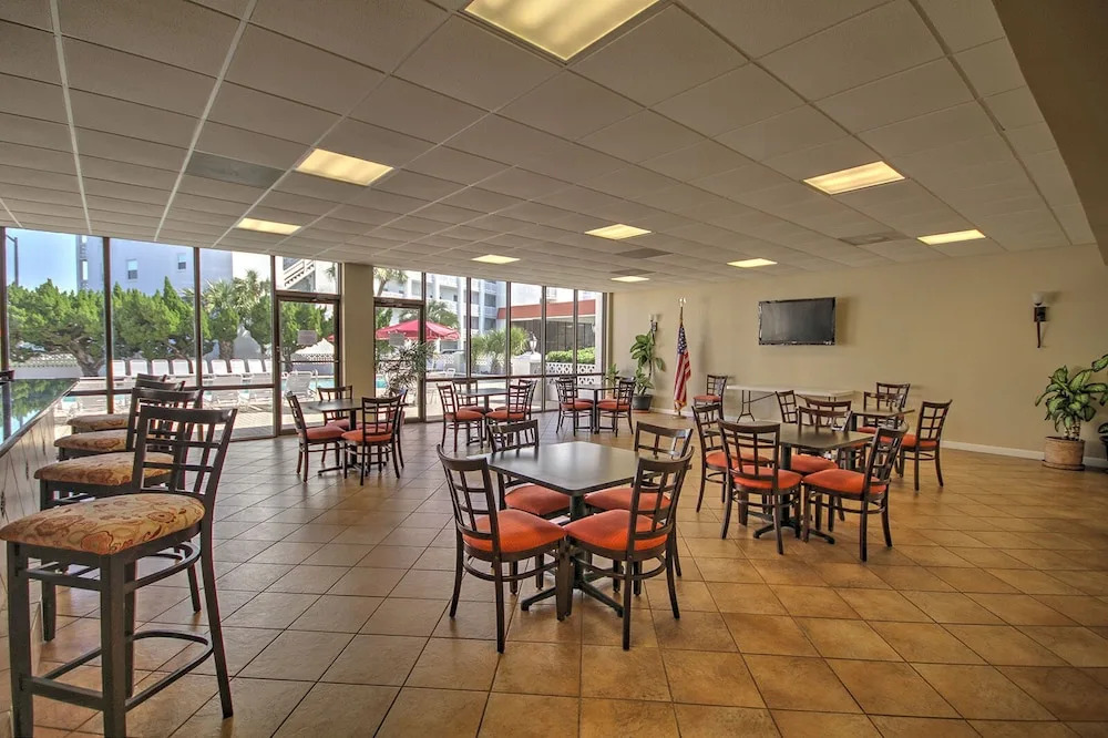 144 El Matador 1 Bedroom Condo by RedAwning