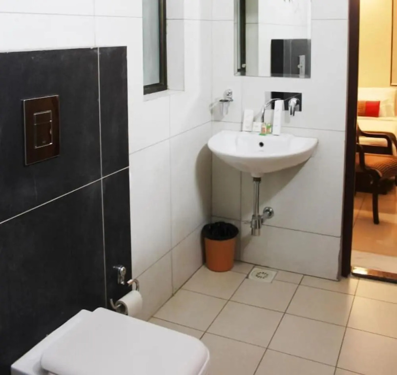Hotel R K Palace - Simple Stay Royal Comfort