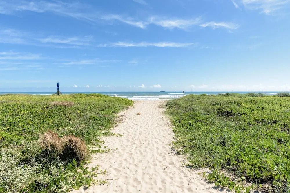 2-story Condo Next to Beach w/ Ocean Views!