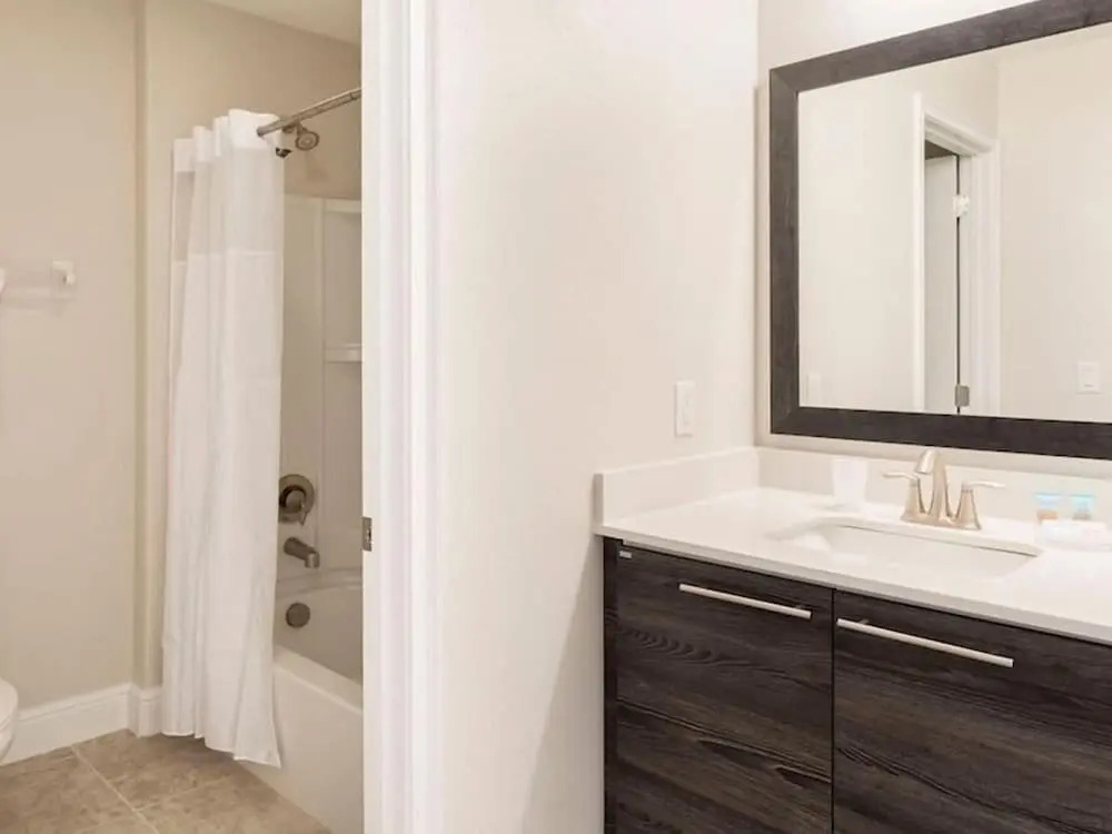 Modern 3 Bed Town Home At Balmoral Resort-3sltth1 3 Bedroom Condo by RedAwning