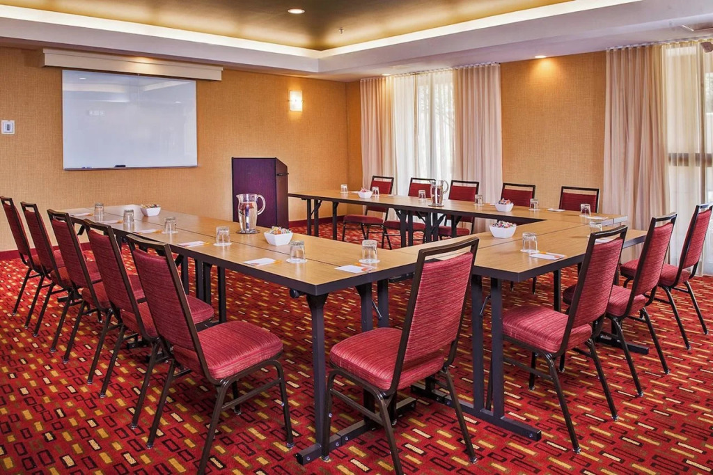 Courtyard by Marriott North Charleston Airport Coliseum