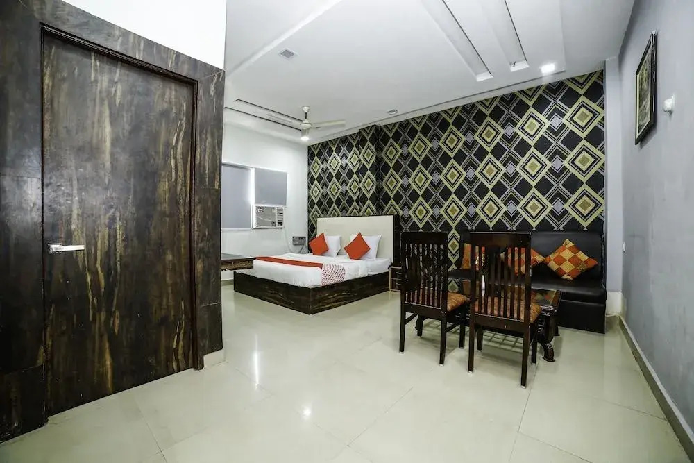 Hotel C P Palace by OYO Rooms