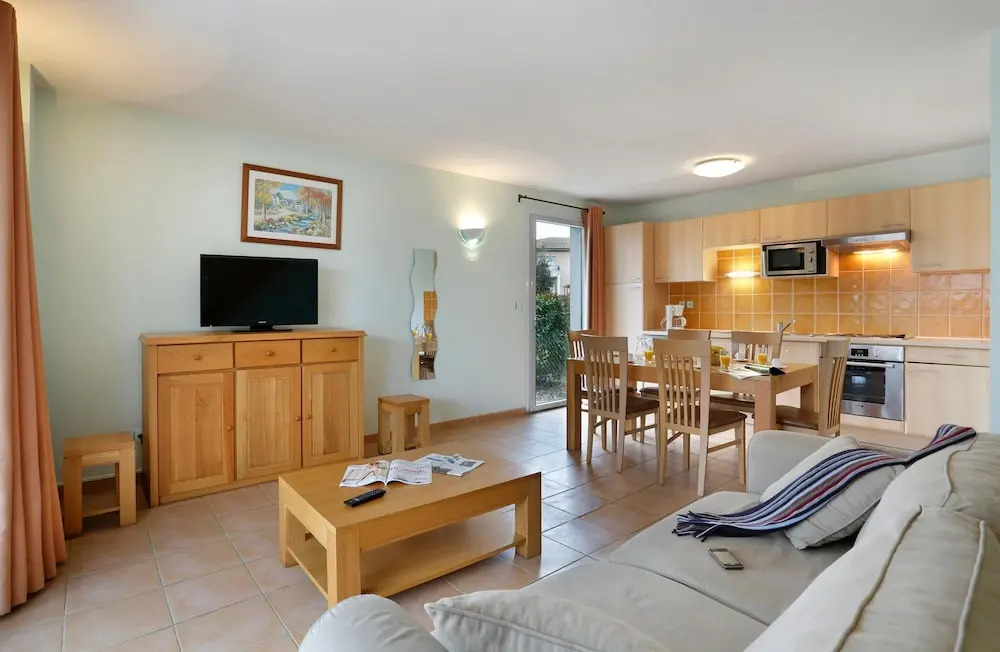 Holiday Home for 8 in a Secure Estate