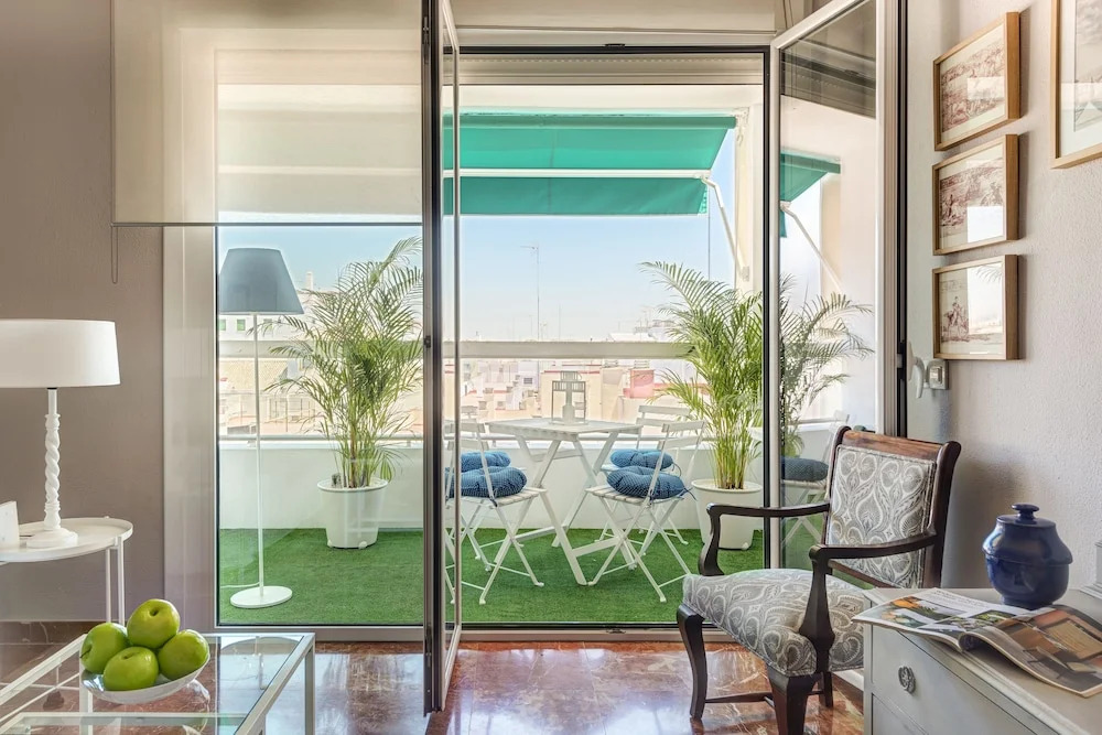 Great 2 BD Apartment With Terrace. San Pablo III