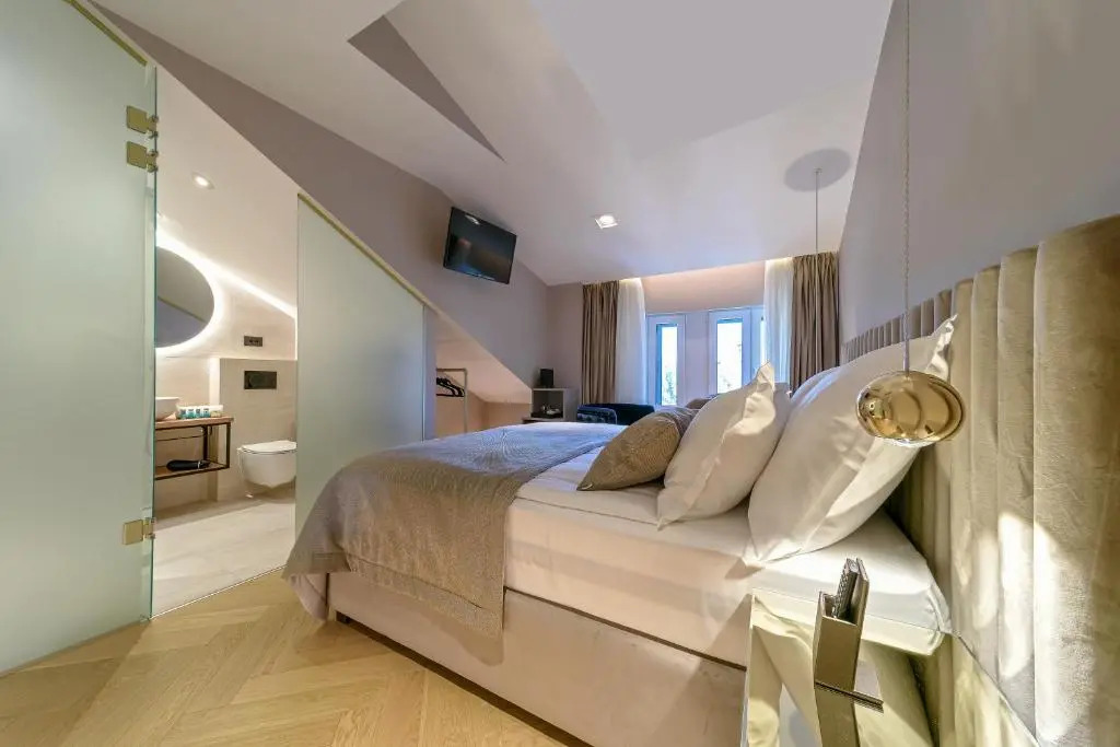 Lumiere Luxury Rooms
