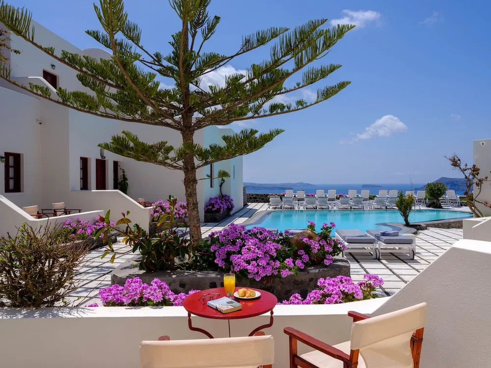 Nikos Villas