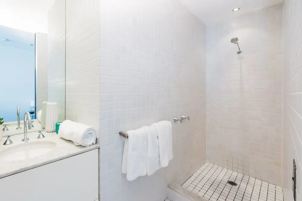 Executive Two Bed Penthouse Studio in the City