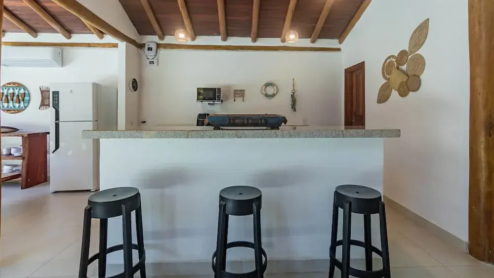 Casa Pet-friendly em Cond com Piscina e 5 Su tes
