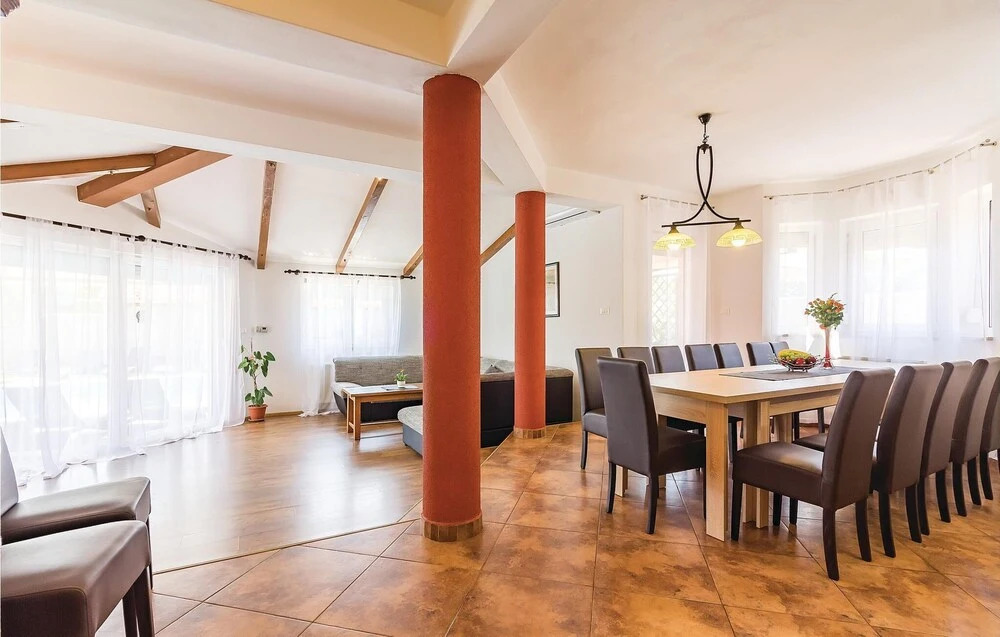 Beautiful Home in Pula With Wifi and 7 Bedrooms