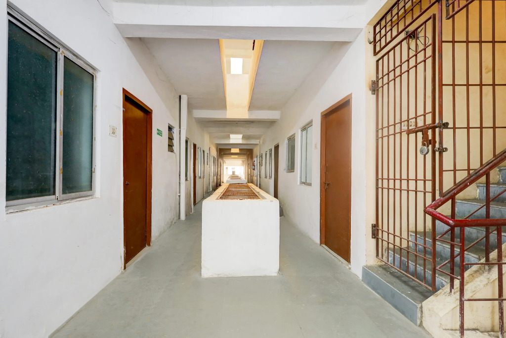 Collection O Velachery Railway Junction Formerly Vijay Guest House