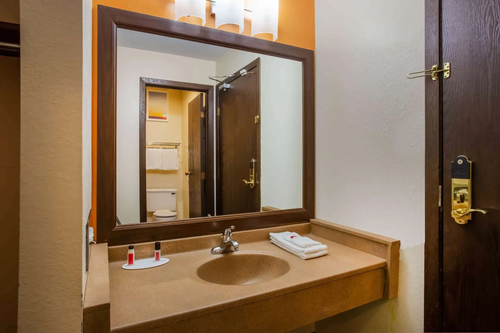 Days Inn & Suites by Wyndham Stevens Point