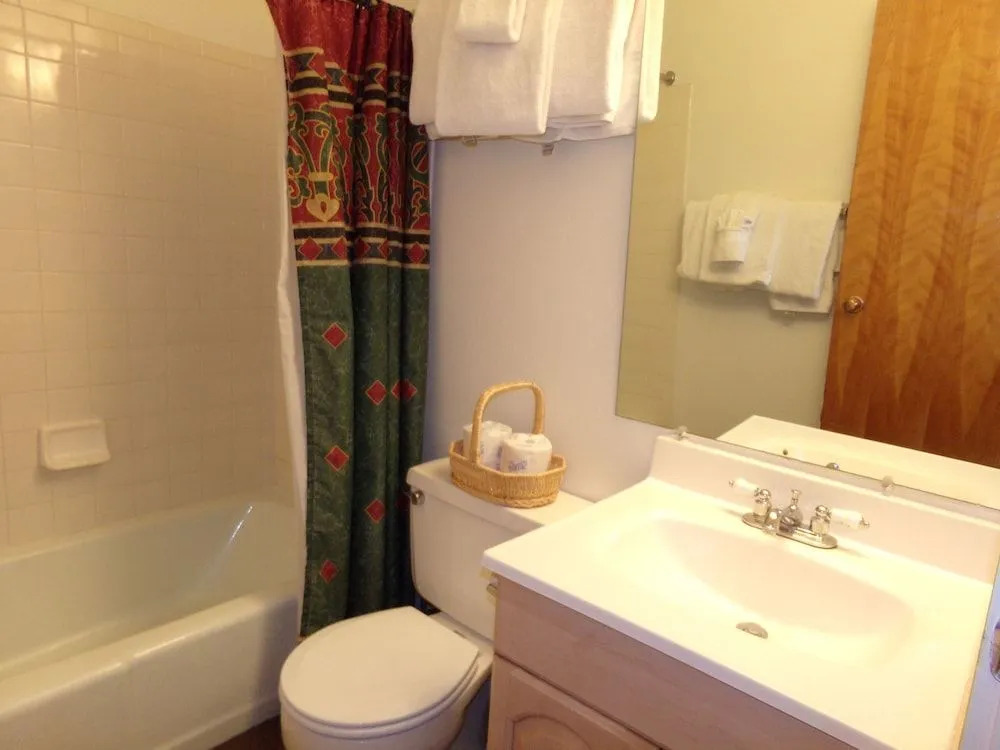 Edgewater Studio One bath EWJP