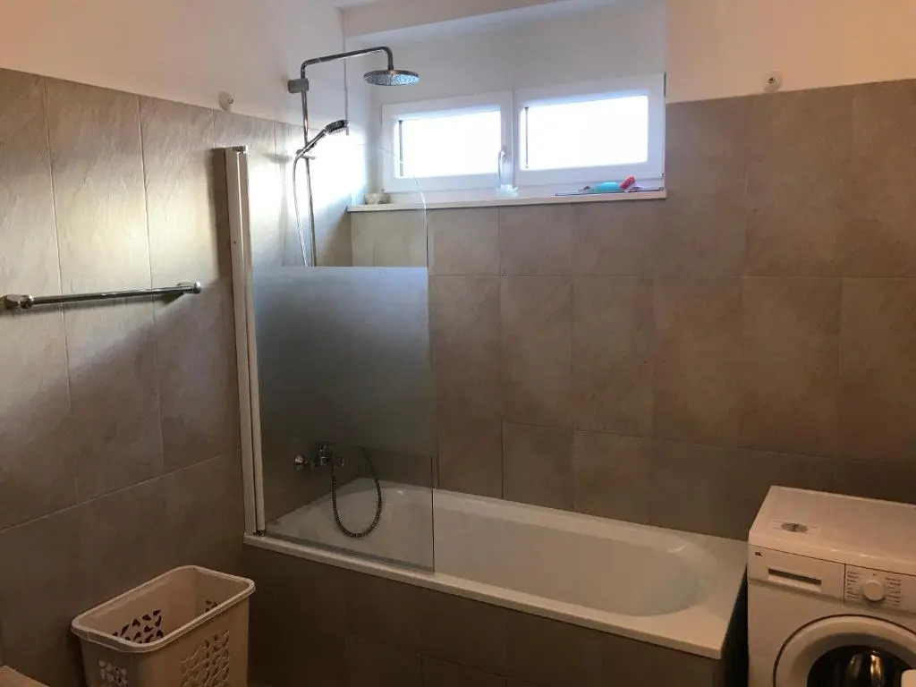 KMHeim, Cozy 103m2 apartment, with 3 bedroom and covered free parking place, close to city center