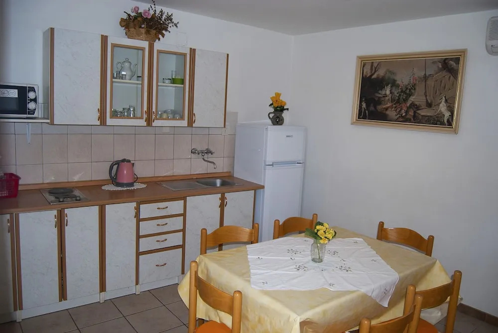 Apartments and Rooms Slavica