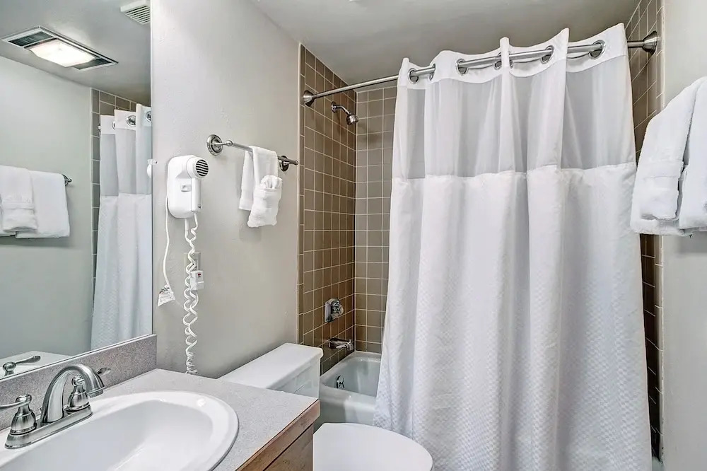 Vs438 And 440H Village Square Condo