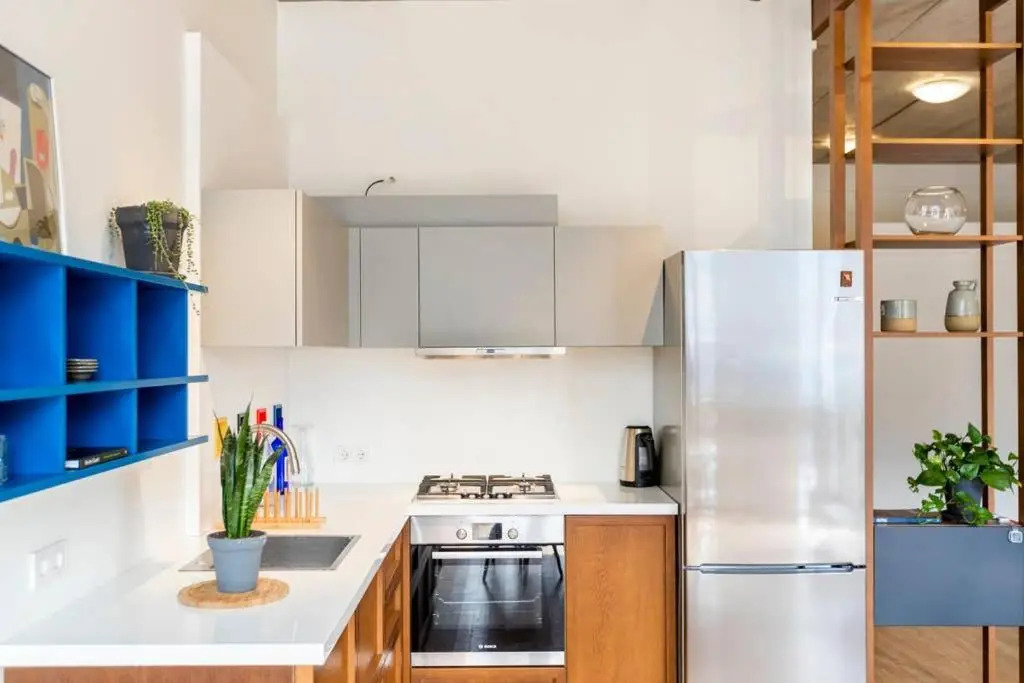 Modern 1BR apt w spacious balcony & a bathtub