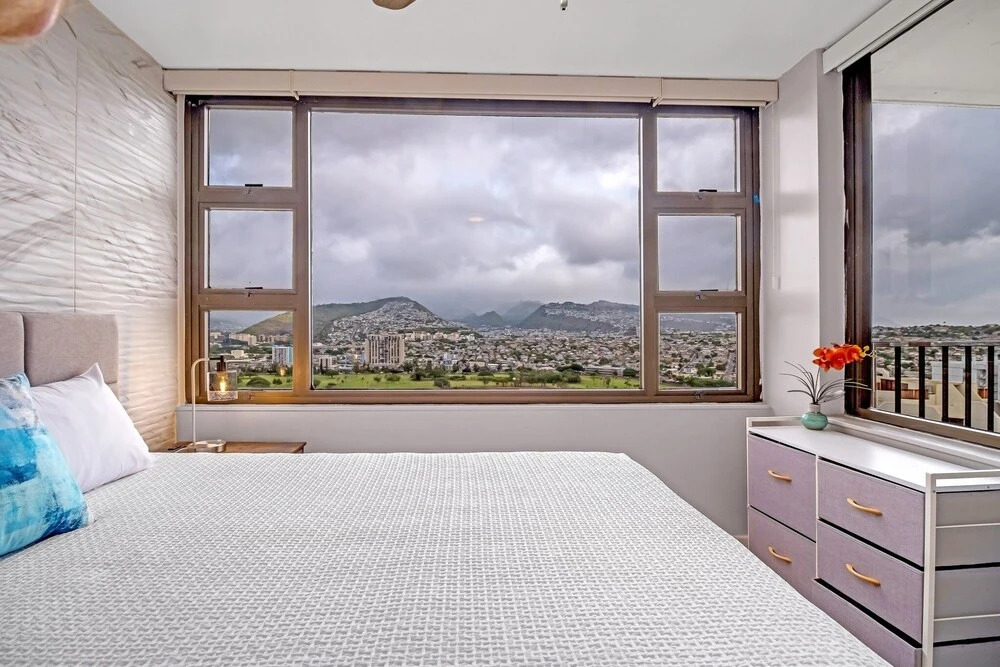 Newly Remodeled - 30th Floor Suite with EPIC Mountain Views