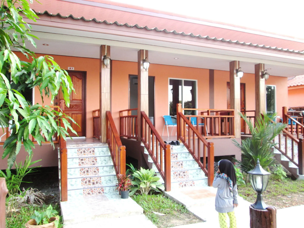 Lanta Riviera Villa Resort