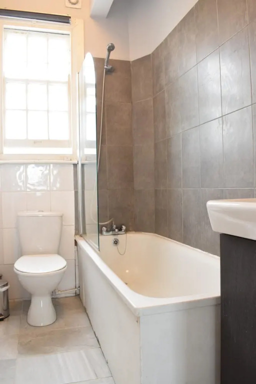 3 Bedroom Flat In Brixton