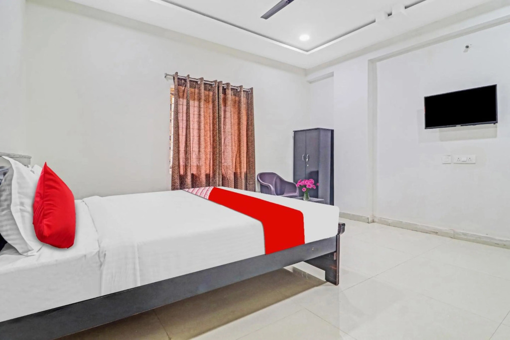 OYO Flagship 70323 Ayyappa Residency