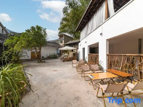Fanjing Mountain Four Courtyard Homestay