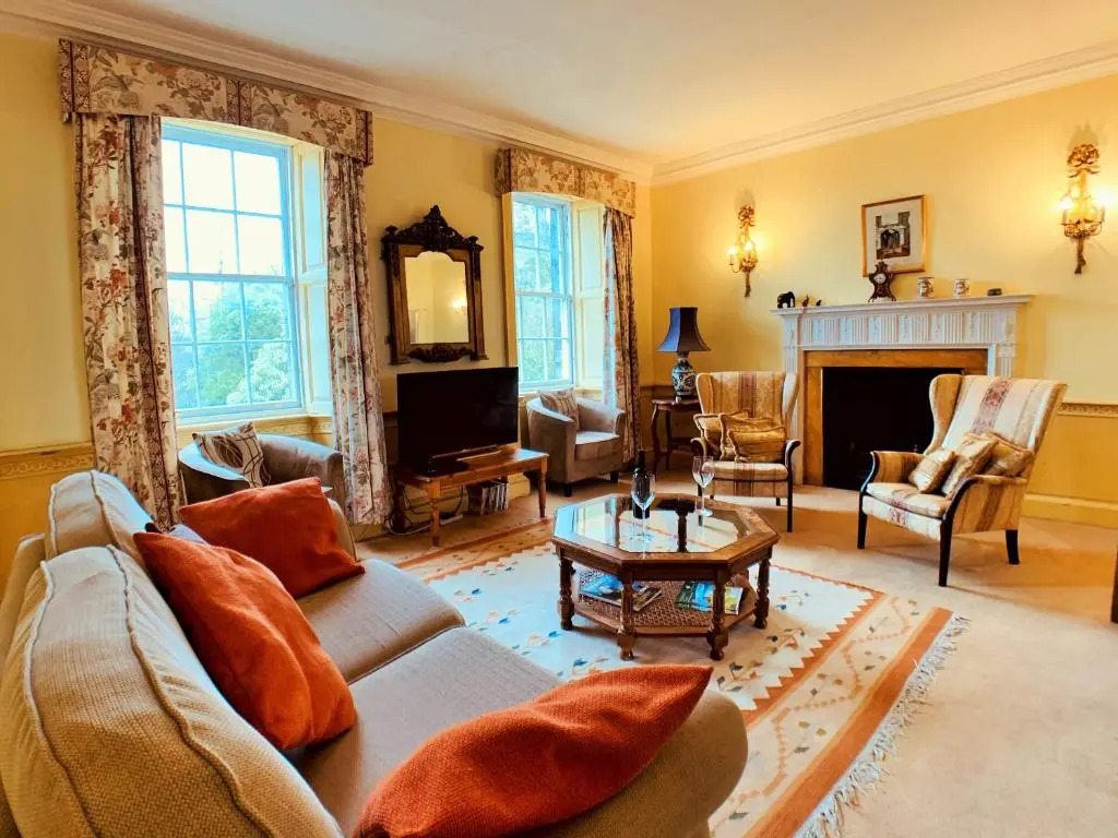 F2 Charming City Centre Apartment full of Character