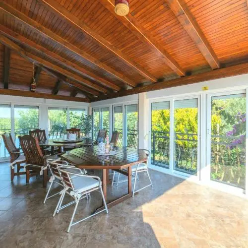 Mira Holiday Home