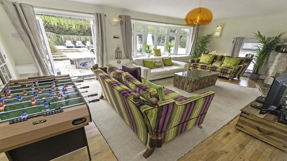 Shippenrill Croyde 6 Bedrooms, Sleeps 14, Hot Tub