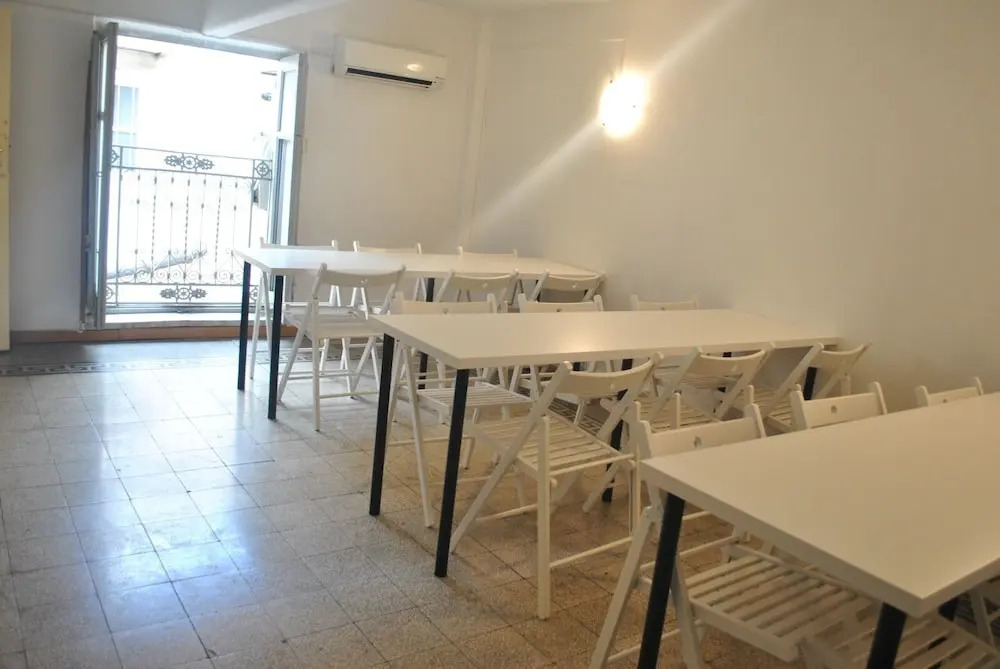 Sunrise Hostel & Rooms
