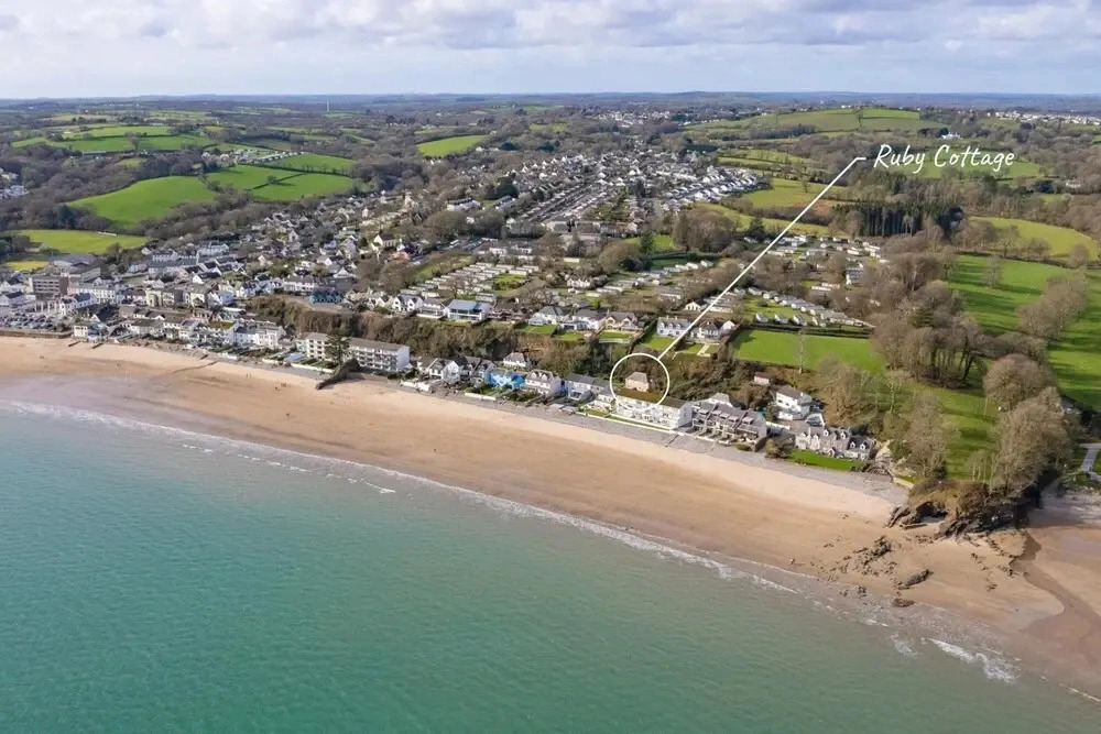 Ruby Cottage - Beachside Cottage With Views