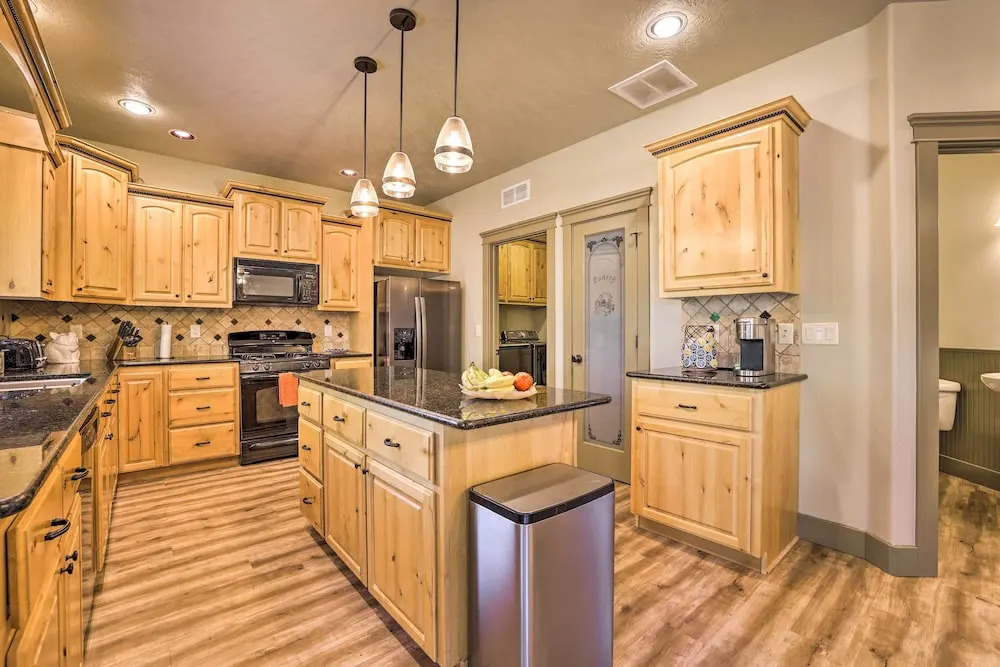 8 Mi to BSU & Dtwn: Family-friendly Boise Home