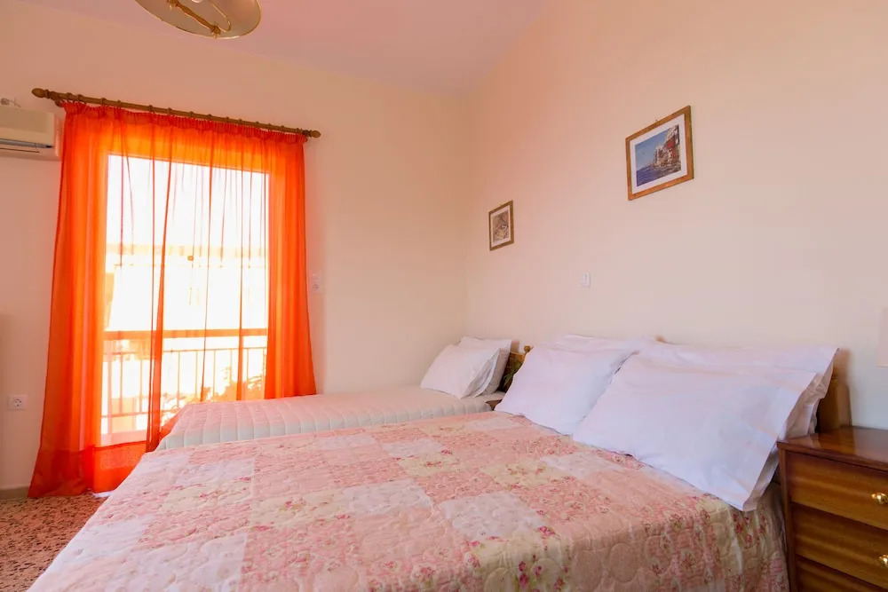 Akrogiali Beach Rooms