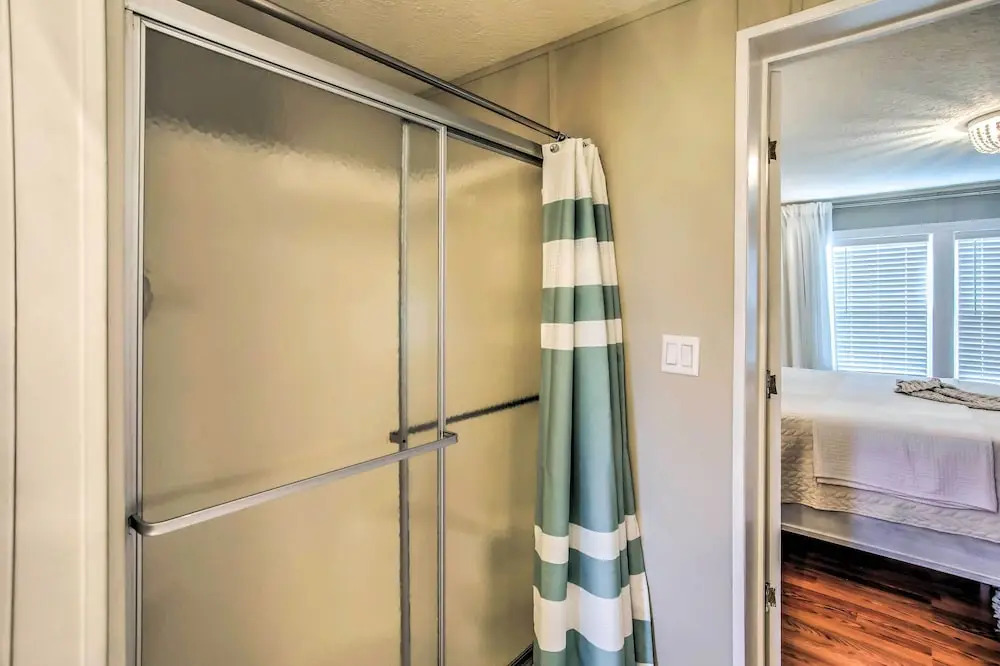 Murrells Inlet Home w/ 2 Screened-in Porches!
