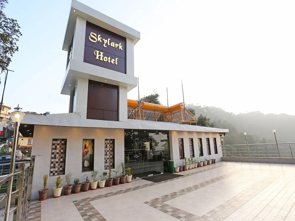 OYO 10076 Hotel Skylark
